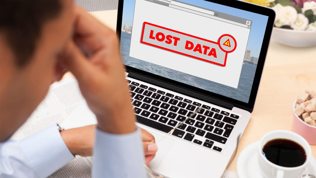 A perda de dados trás muitos prejuízos para as empresas. Faça backup seguro com o monitoramento do suporte técnico em TI e não corra riscos! 